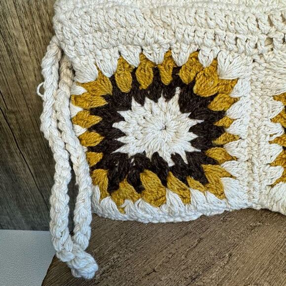SUNFLOWER Crochet Wristlet Clutch Purse Travel Bag FAST SHIP NeW - Picture 2 of 5